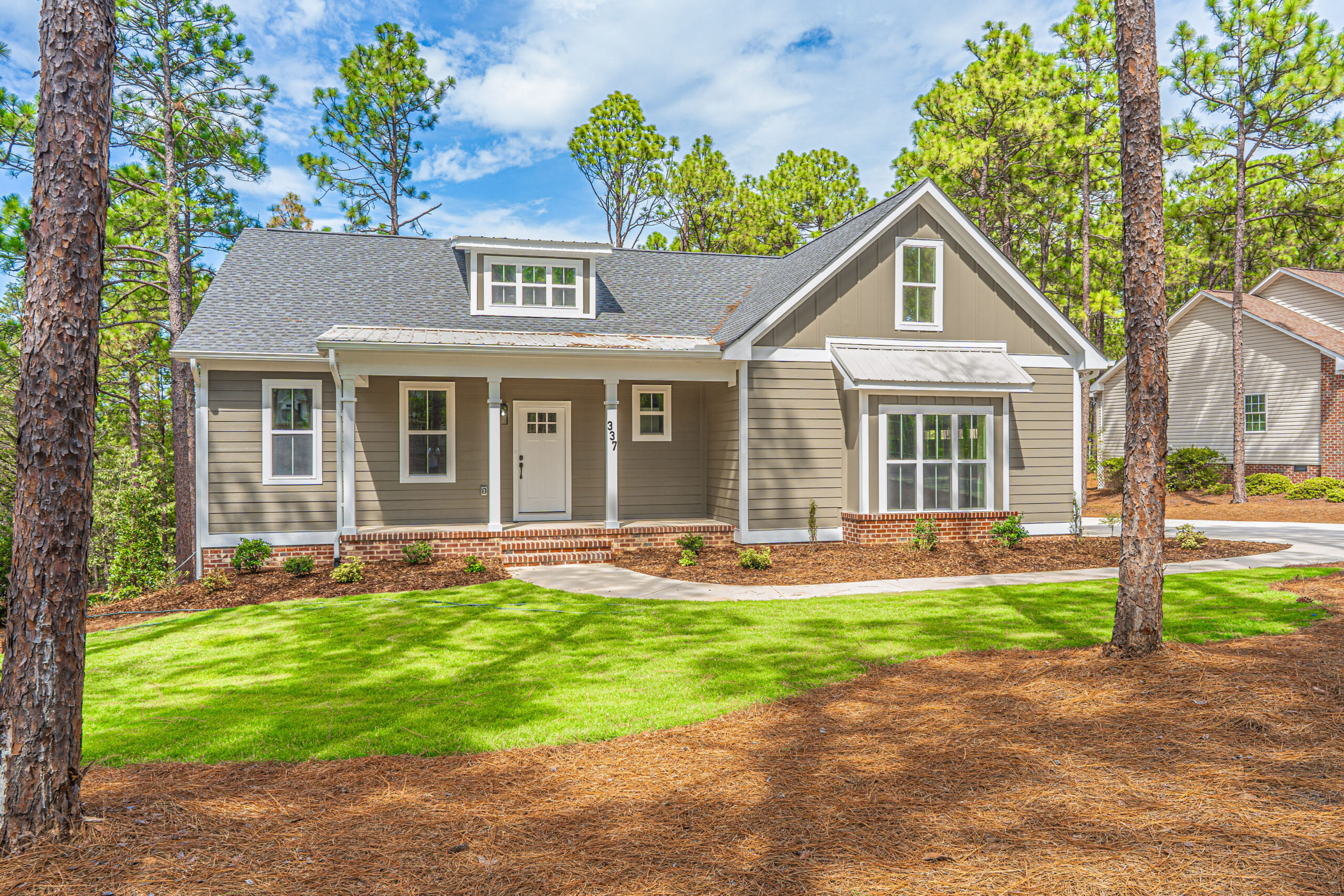 1. 4 bedroom 5 bath beauty