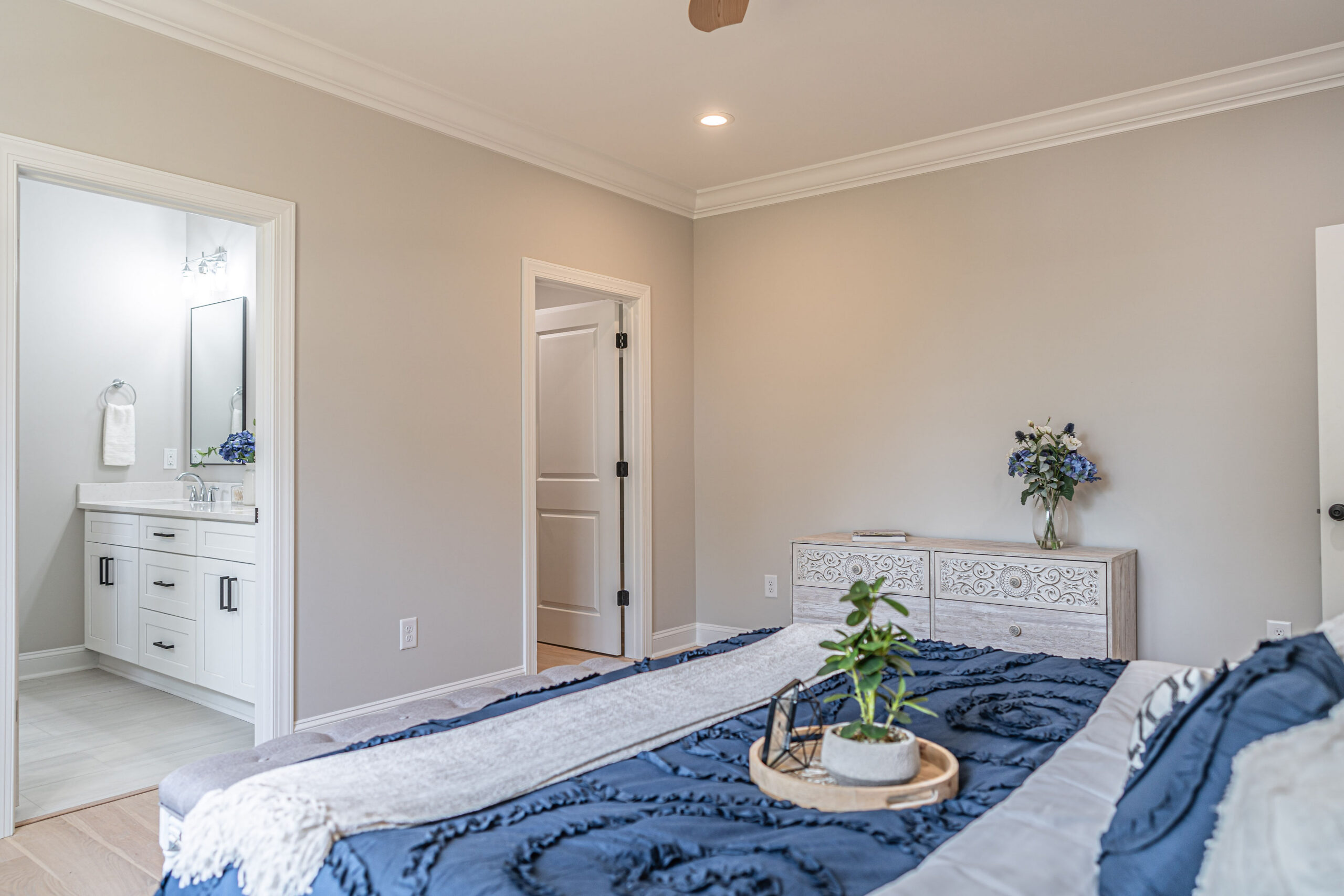 27. crown molding & recessed lighting